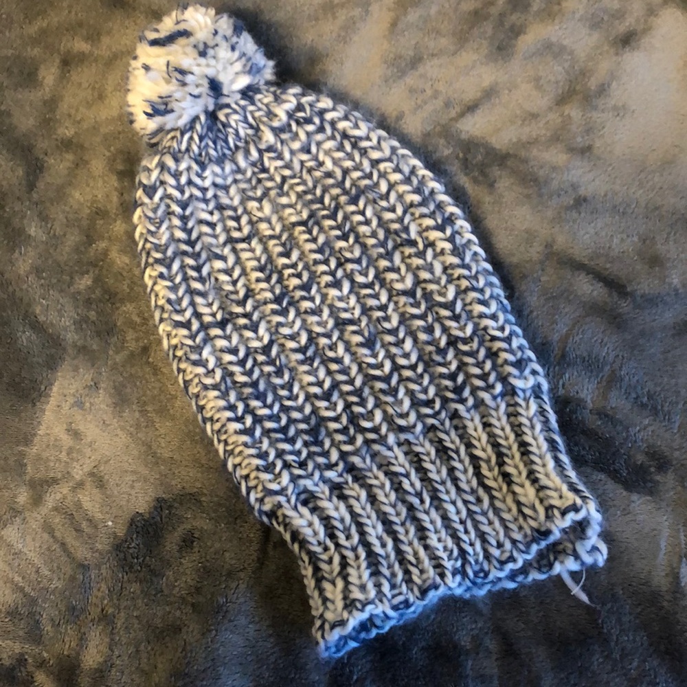 blue & white knit hat